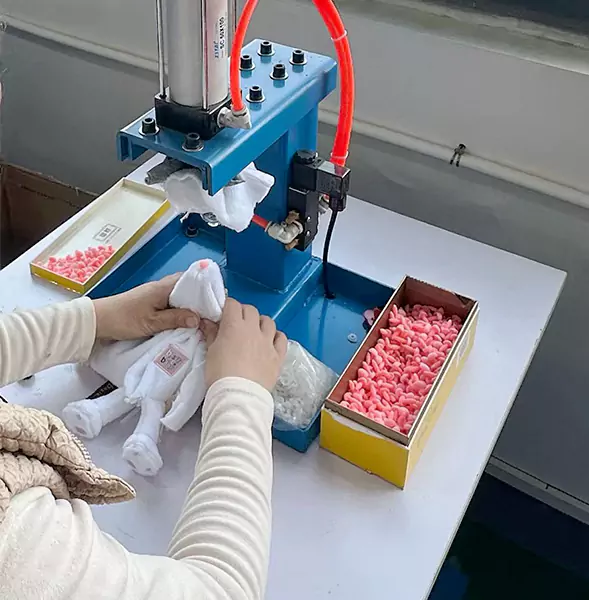 Bir Oyuncak Bebek İmalat Fabrikasında İlk Elden Deneyim Bir Oyuncak Bebek İmalat Fabrikasında İlk Elden Deneyim